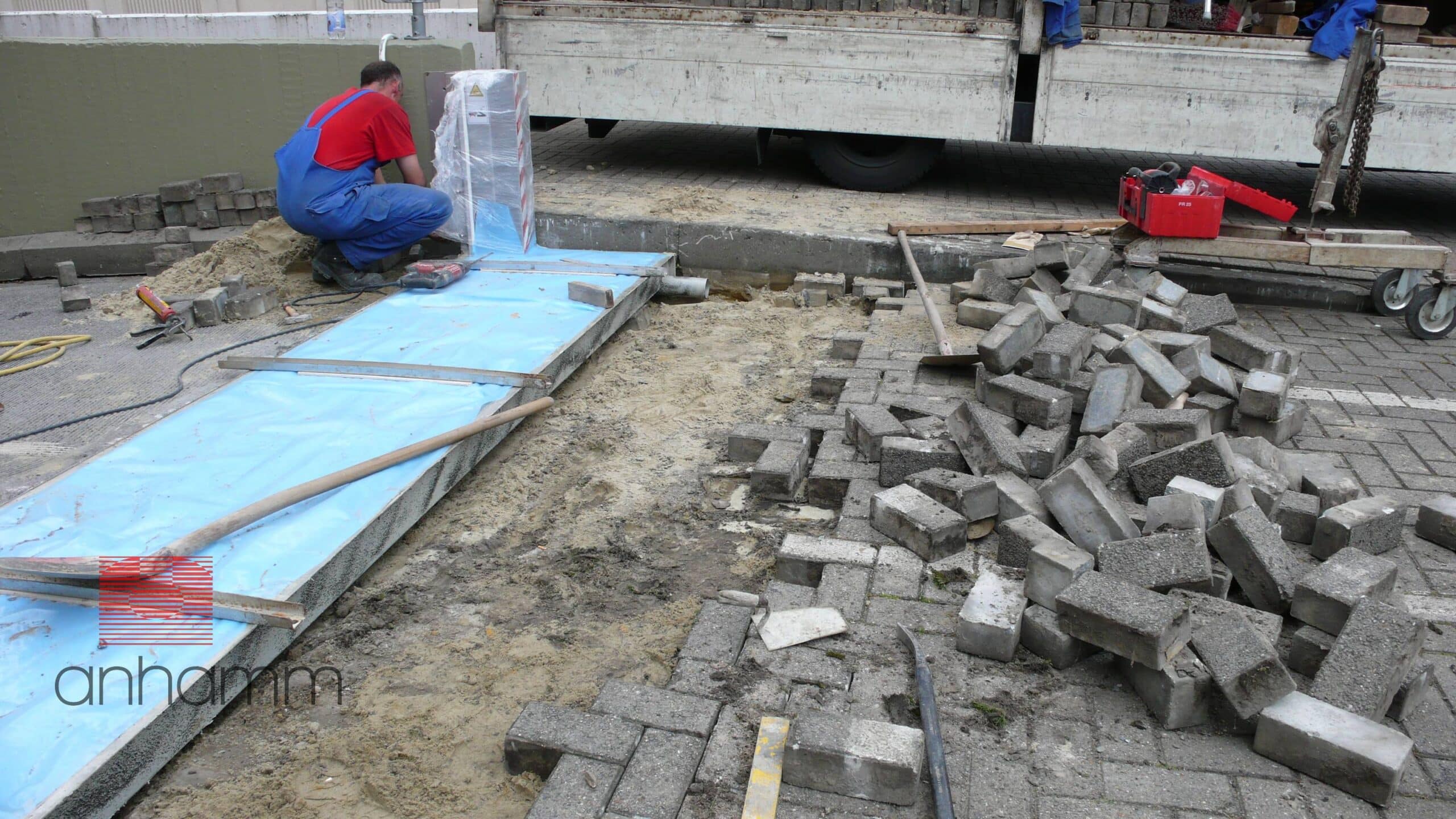 Fundamentvorbereitung für Wasser Klappschott Hochwasserschutz-Tor – Baustellenphase von Anhamm